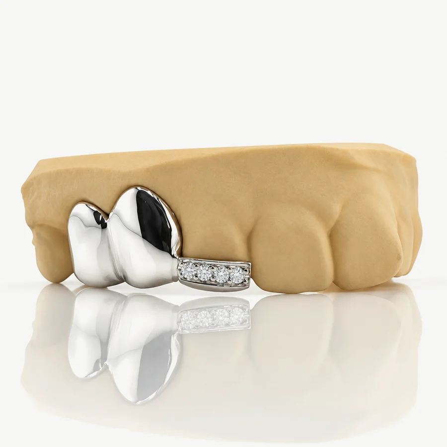 Bộ grillz 2 răng bạc 925 để trần, hai răng bọc kín nối liền và thanh đá moissanite, trên mẫu răng